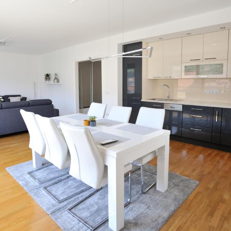 Captain's Luxury Apartments - Two-Bedroom Apartment - 13