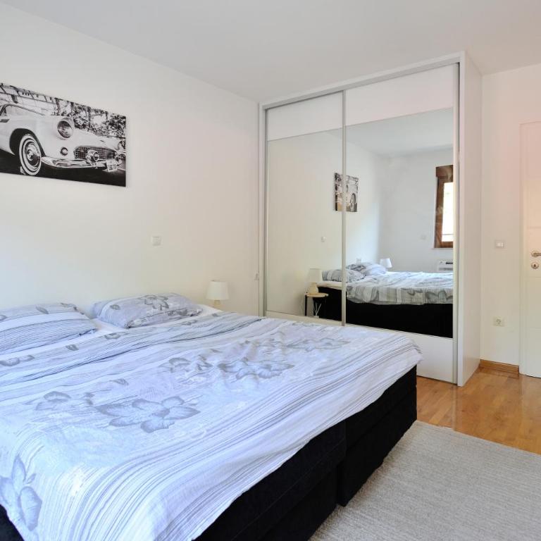 Captain's Luxury Apartments - One-Bedroom Apartment - 7