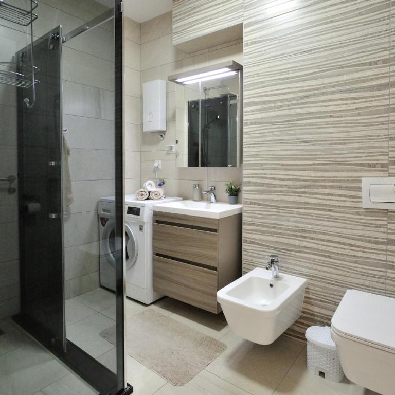 Captain's Luxury Apartments - Two-Bedroom Apartment - 11