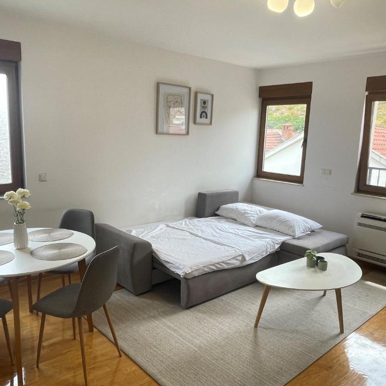 Captain's Luxury Apartments - One-Bedroom Apartment - 9