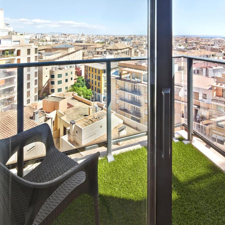 Hotel Palladium - Habitación Individual con balcón y vistas a la catedral - 3