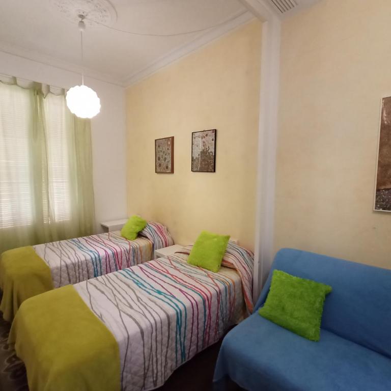 Fira Plaza España Apartment 3ʳᵈ Floor Balcony - Three-Bedroom Apartment - 16