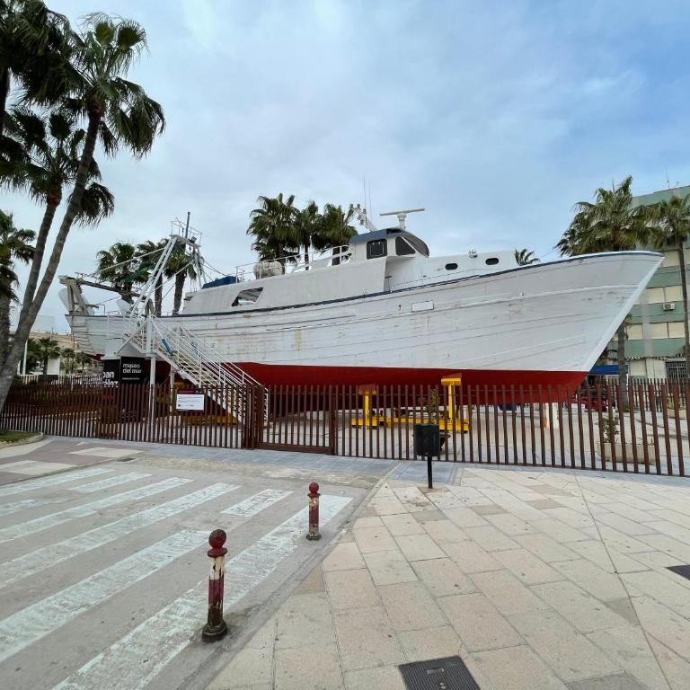 Piso muy cerca de la playa con parking - Apartamento de 3 dormitorios - 52