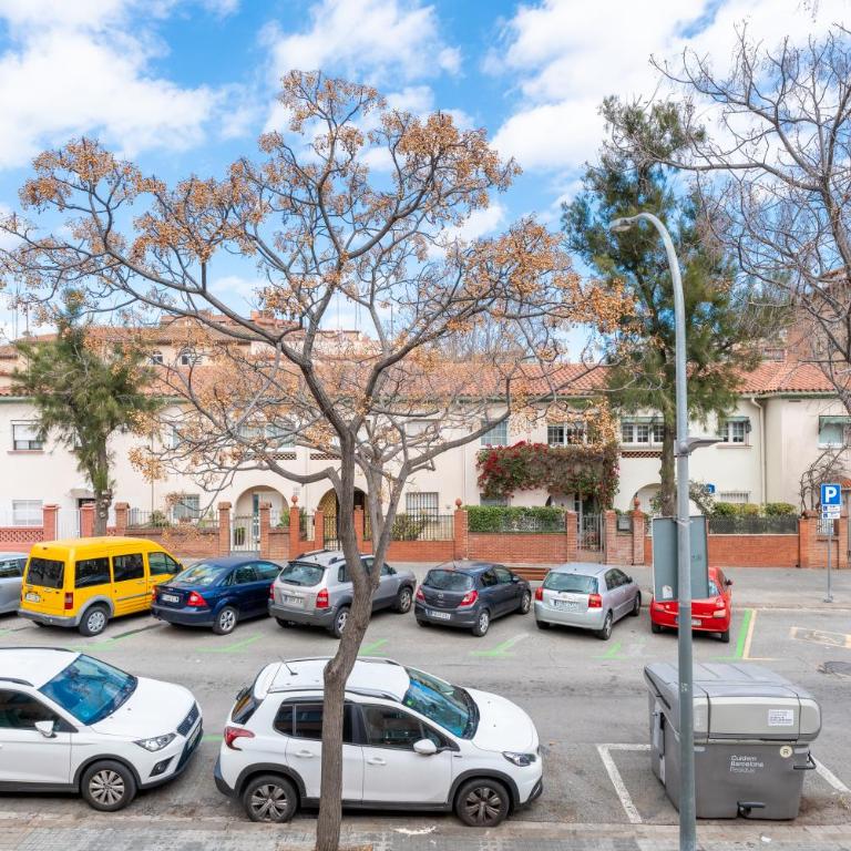 La Sagrera House - Three-Bedroom Townhouse - 2
