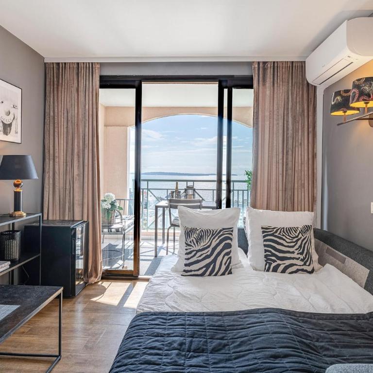 Amazing Apartment In Cannes With House Sea View - Appartement 1 Chambre - 6