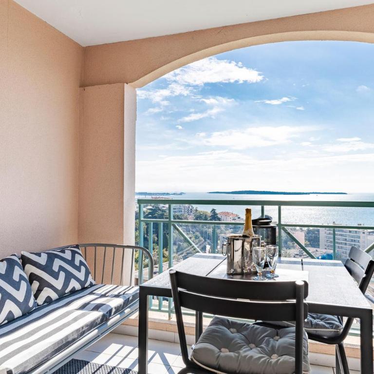 Amazing Apartment In Cannes With House Sea View - Appartement 1 Chambre - 2