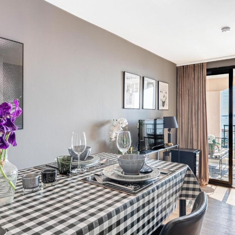 Amazing Apartment In Cannes With House Sea View - Appartement 1 Chambre - 5