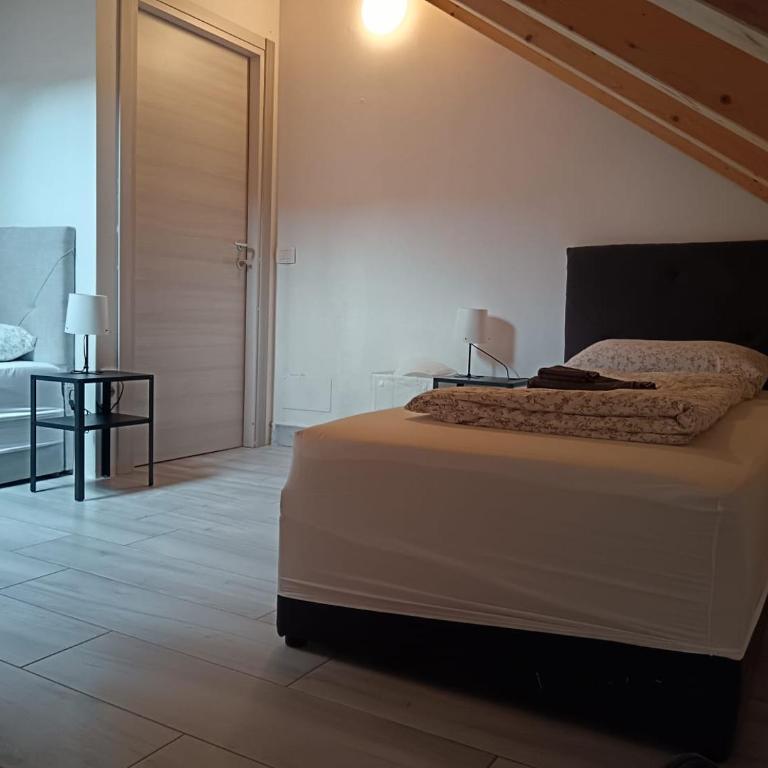 Apartaments and Rooms Claudia Augusta - Camera Doppia con Letti Singoli e Bagno in Comune - 3