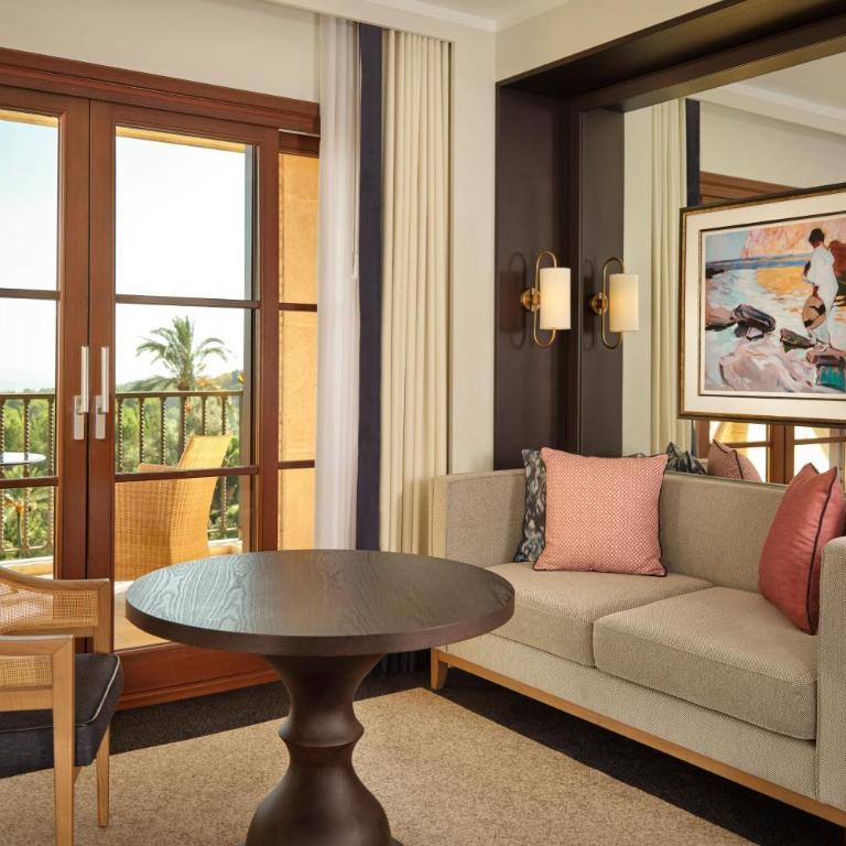 Castillo Hotel Son Vida-Adults Only, a Luxury Collection Hotel, Mallorca - Deluxe Zimmer Terrace mit Kingsize-Bett, Balkon und Gartenblick - 3