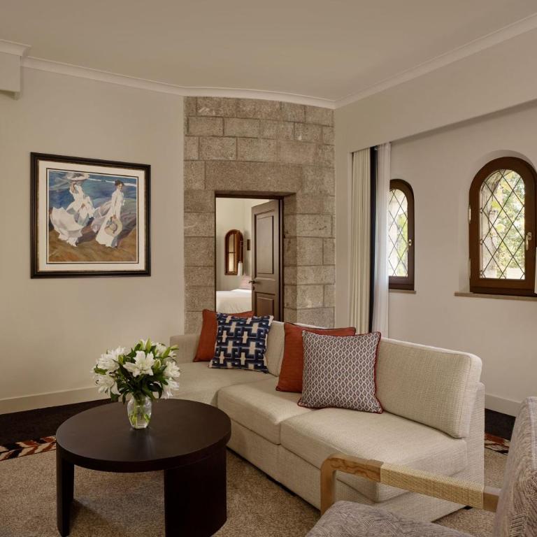 Castillo Hotel Son Vida-Adults Only, a Luxury Collection Hotel, Mallorca - Classic Suite mit Balkon und Blick auf das Resort - 8