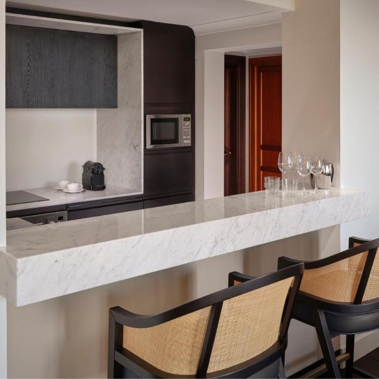 Castillo Hotel Son Vida-Adults Only, a Luxury Collection Hotel, Mallorca - Royal Suite mit 1 Schlafzimmer, 1 Kingsize-Bett, Balkon und Blick auf die Bucht - 4