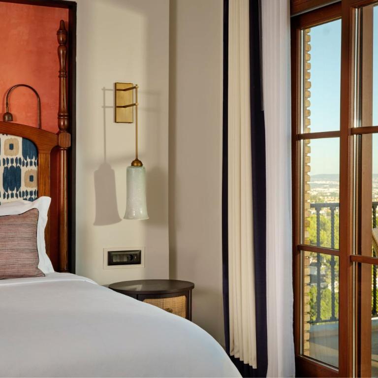 Castillo Hotel Son Vida-Adults Only, a Luxury Collection Hotel, Mallorca - Deluxe Suite mit Kingsize-Bett, Balkon und Meerblick - 4