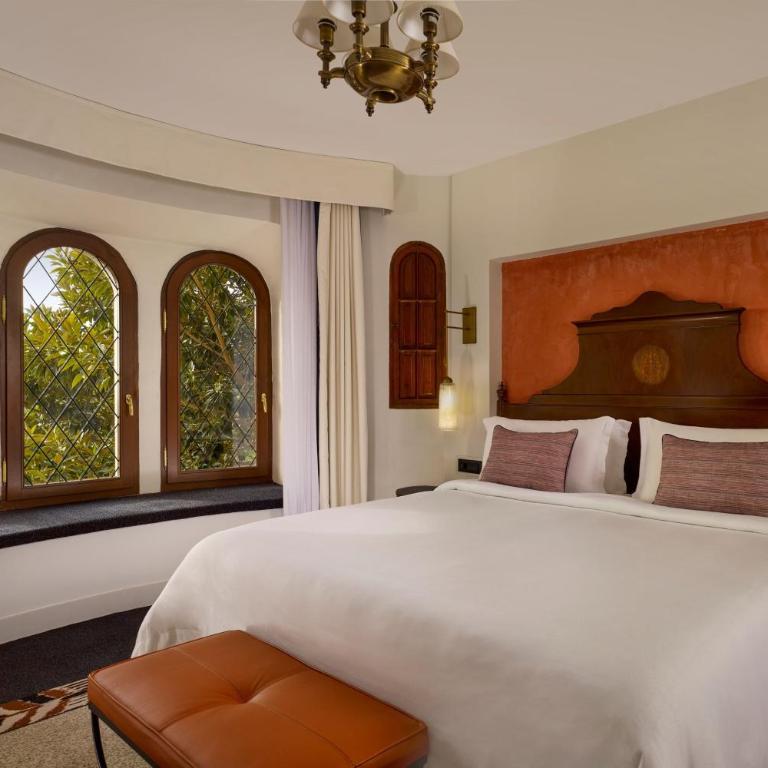 Castillo Hotel Son Vida-Adults Only, a Luxury Collection Hotel, Mallorca - Classic Suite mit Balkon und Blick auf das Resort - 4