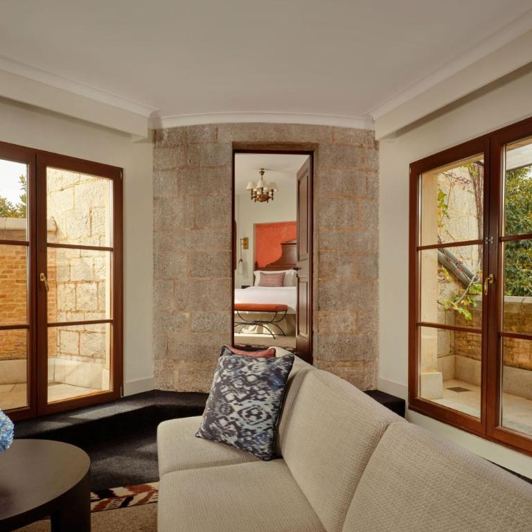 Castillo Hotel Son Vida-Adults Only, a Luxury Collection Hotel, Mallorca - Classic Suite mit Balkon und Blick auf das Resort - 5