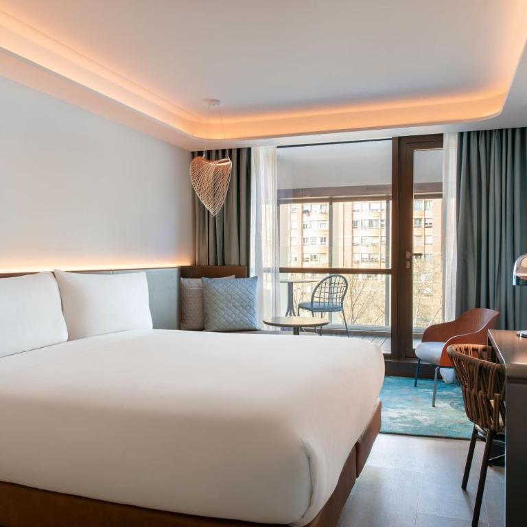 Labtwentytwo Barcelona, a Tribute Portfolio Hotel by Marriott - Superior Room - 5