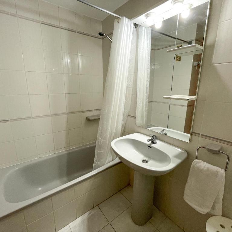 Apartamentos Benicassim 3000 - Two-Bedroom Apartment (4-6 Adults) - 3