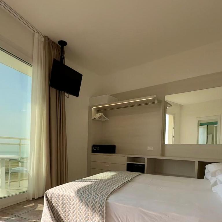 Hotel Nizza Frontemare Superior 3 Stelle - Camera Classic Matrimoniale/Doppia con Letti Singoli con Terrazza e Vista Mare Frontale - 3