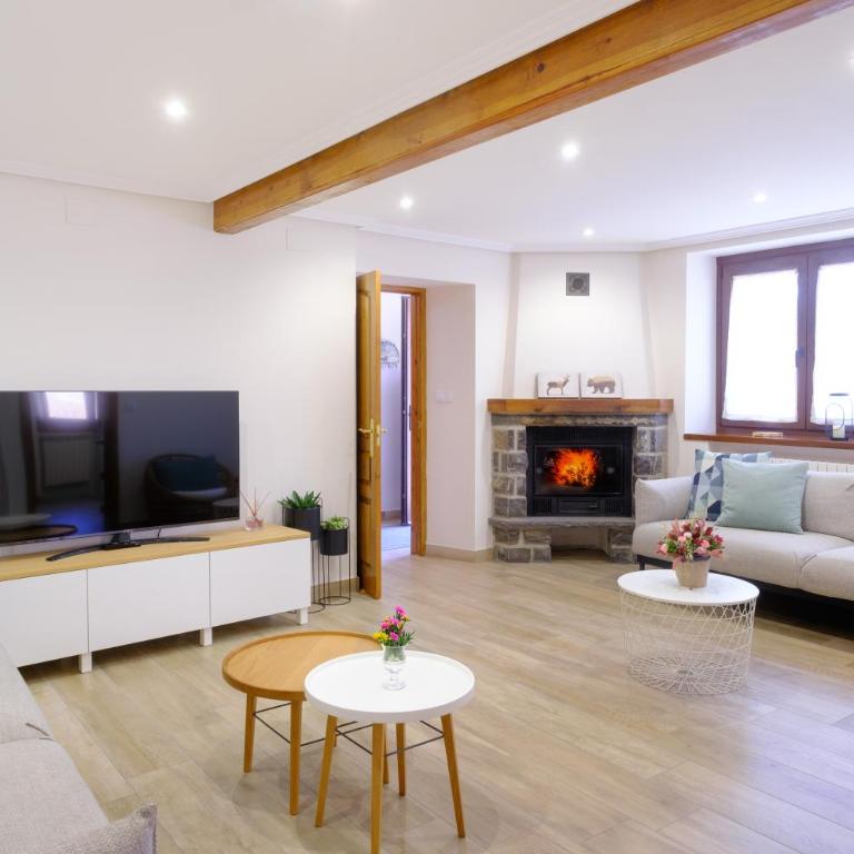La Era de Casaus - Six-Bedroom House - 21