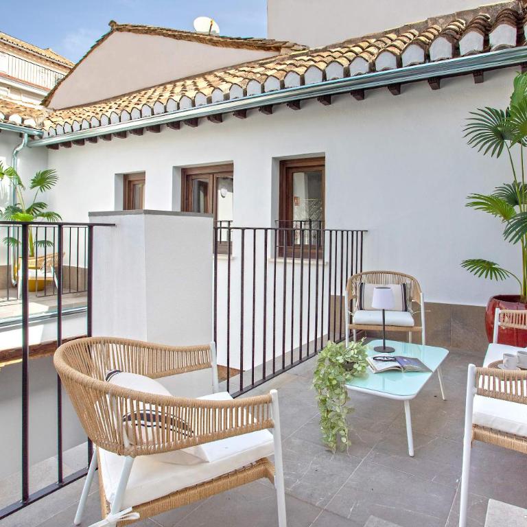 Genteel Home Horno Marina - Two-Bedroom Apartment with Terrace - 9