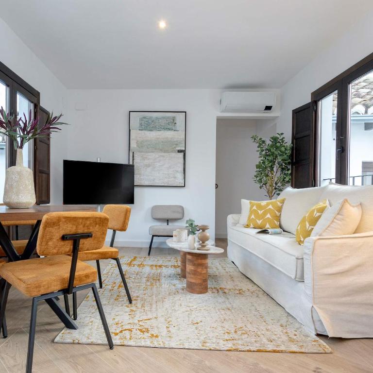 Genteel Home Horno Marina - Two-Bedroom Apartment with Terrace - 14