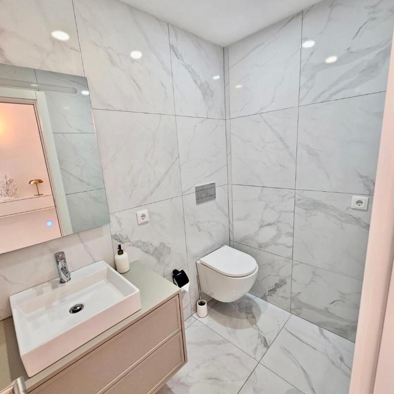 Chic Marina Gem Puerto Banus - One-Bedroom Apartment - 10