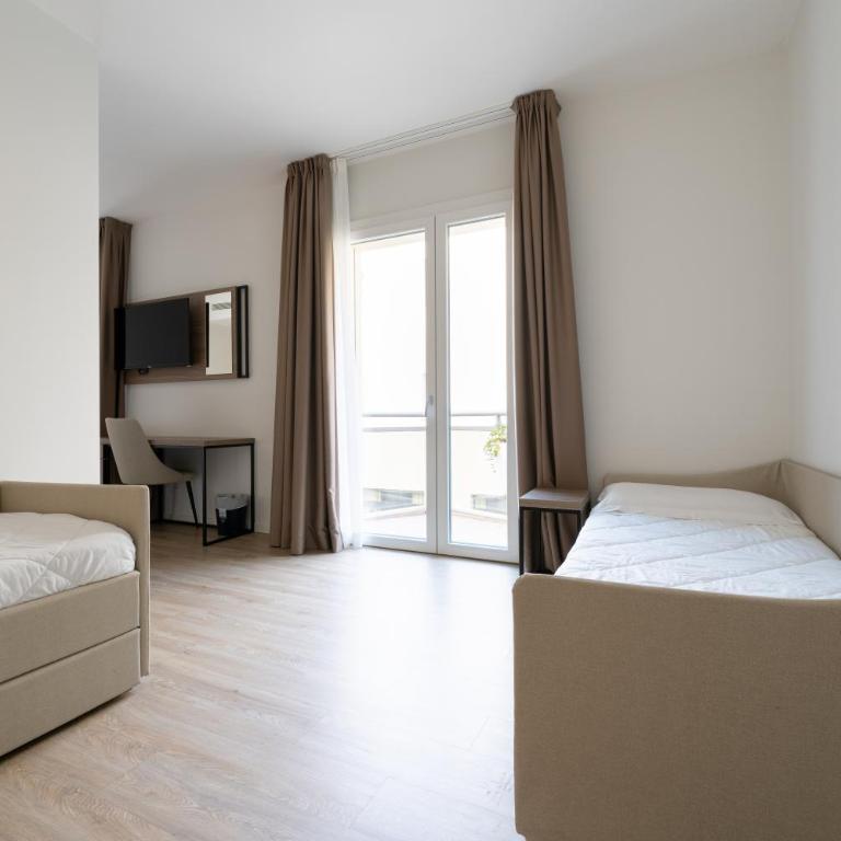 Hotel Excelsior - Family Room with Balcony Lateral Sea View - 3