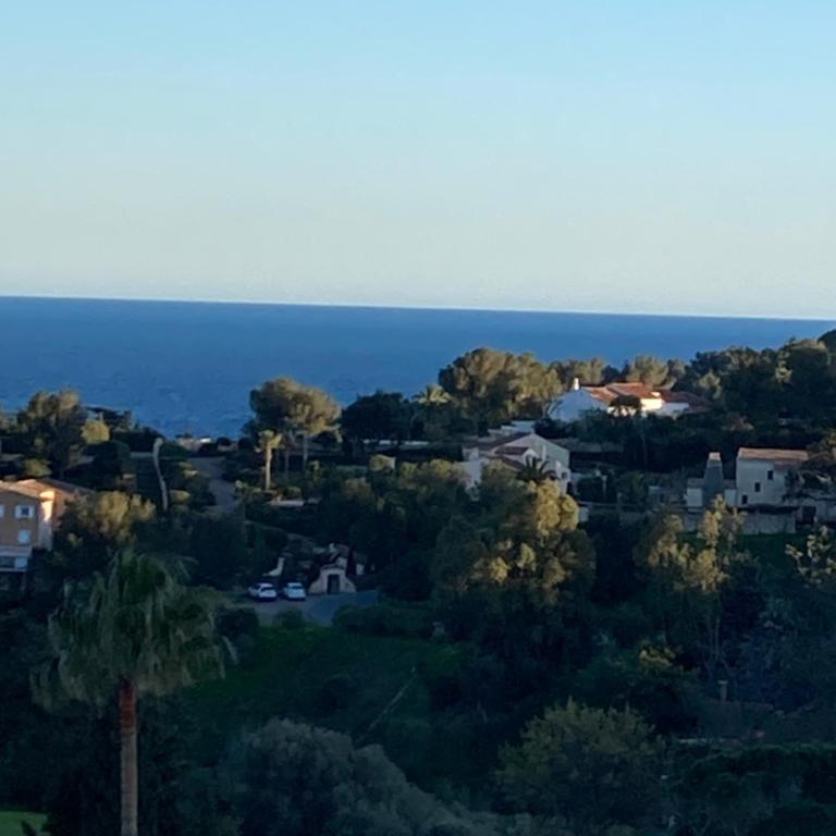 CAP ESTEREL AGAY SAINT RAPHAEL VUE COEUR DU SITE PISCINE GOLF MER Studio 4 personnes chez Magali - Appartement 1 Chambre - 24