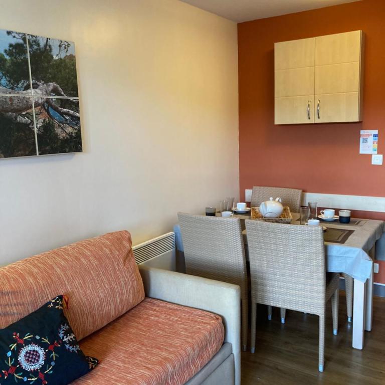 CAP ESTEREL AGAY SAINT RAPHAEL VUE COEUR DU SITE PISCINE GOLF MER Studio 4 personnes chez Magali - Appartement 1 Chambre - 7