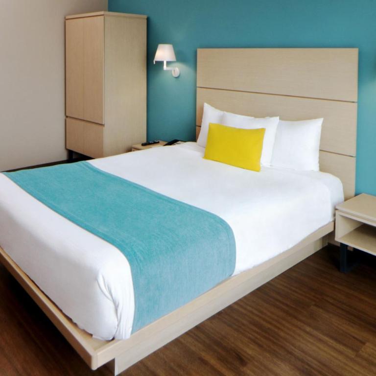 City Express Suites by Marriott Tijuana Rio - Queen Suite with Sofa Bed - 3