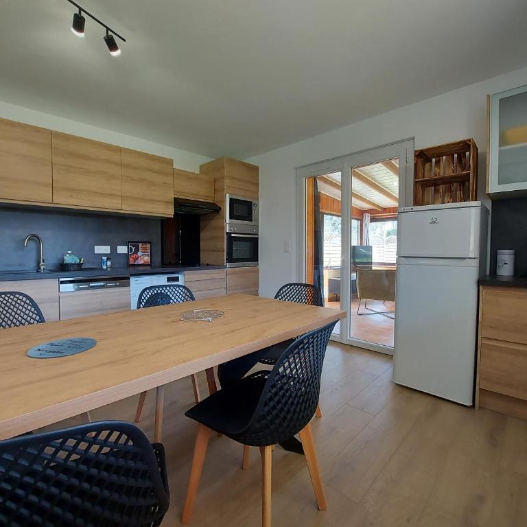 Entre lac et montagne, côté calme, spacieux 3 pièces avec grand jardin - Appartement - 17