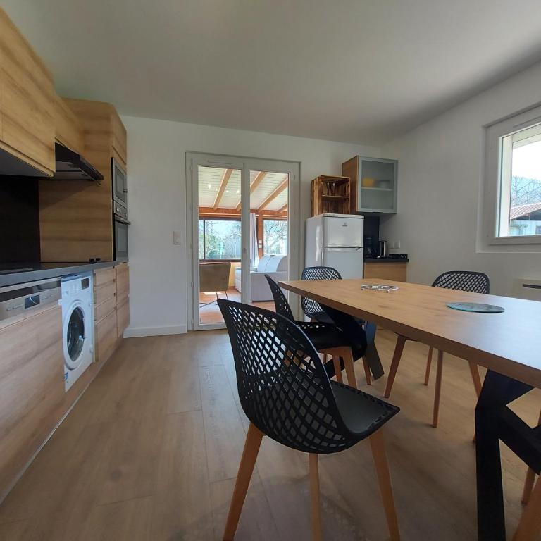 Entre lac et montagne, côté calme, spacieux 3 pièces avec grand jardin - Appartement - 22