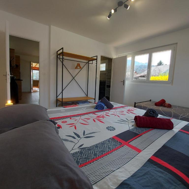 Entre lac et montagne, côté calme, spacieux 3 pièces avec grand jardin - Appartement - 10