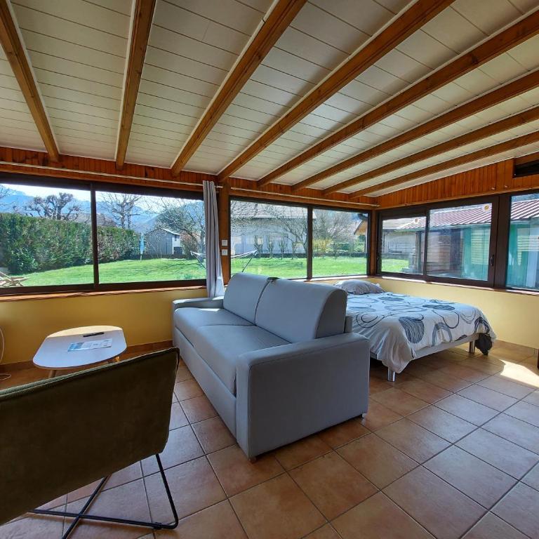 Entre lac et montagne, côté calme, spacieux 3 pièces avec grand jardin - Appartement - 11