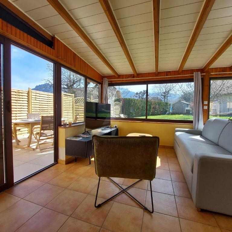 Entre lac et montagne, côté calme, spacieux 3 pièces avec grand jardin - Appartement - 16