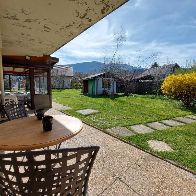 Entre lac et montagne, côté calme, spacieux 3 pièces avec grand jardin - Appartement - 26