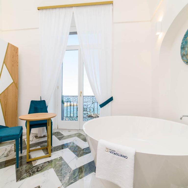 Palazzo Vitagliano - Camera King Deluxe con Vasca - 13