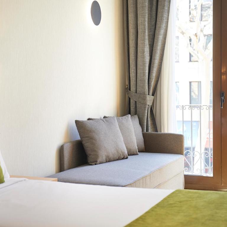 Flor Parks - Twin Room with Balcony and City View - 1