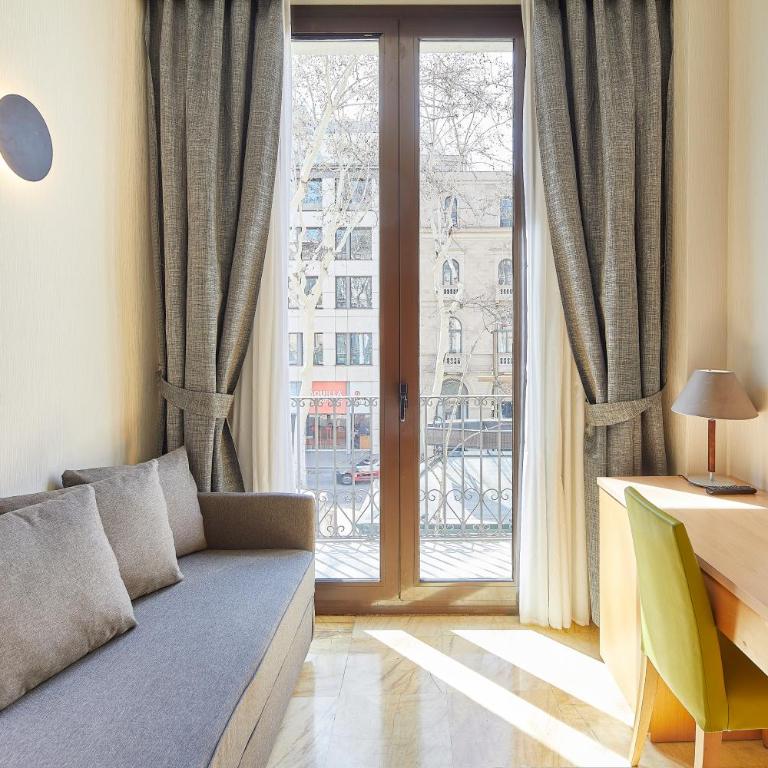 Flor Parks - Twin Room with Balcony and City View - 7