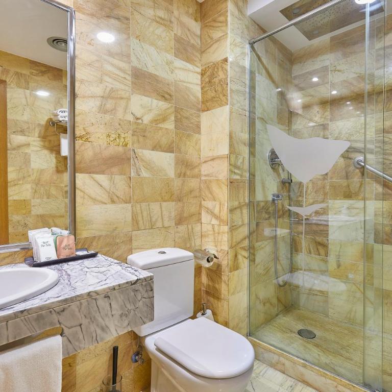 Flor Parks - Twin Room with City View - 8