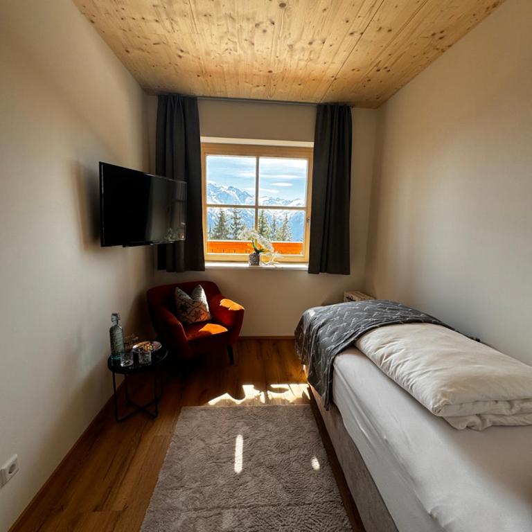 GLOCKNERALM - HIKING- and SKIHOTEL exklusively accessible by cable car - Zweibettzimmer mit Gemeinschaftsbad - 5