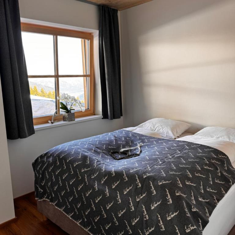 GLOCKNERALM - HIKING- and SKIHOTEL exklusively accessible by cable car - Doppelzimmer mit Bergblick - 1