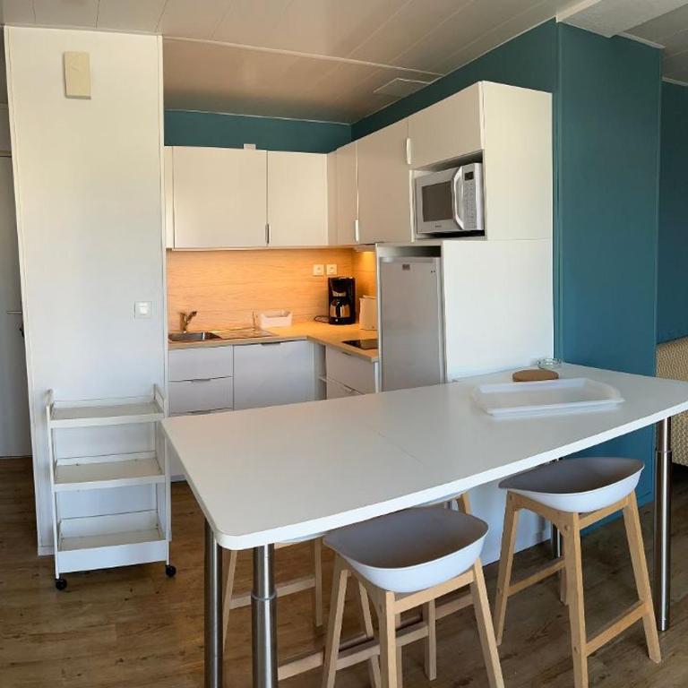 SUPERBE T3 LES PIEDS DANS L'EAU, parking, piscine en été - Apartment mit 2 Schlafzimmern - 5