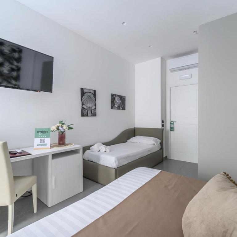 Hotiday Room Collection - Napoli Sant'Arcangelo - Camera Tripla - 5