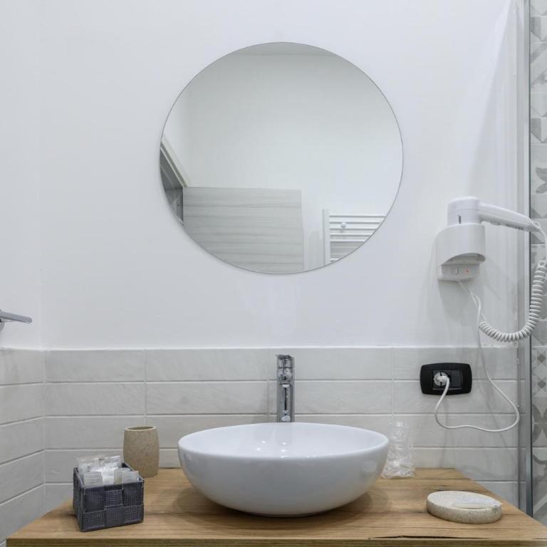 Hotiday Room Collection - Napoli Sant'Arcangelo - Camera Quadrupla - 8