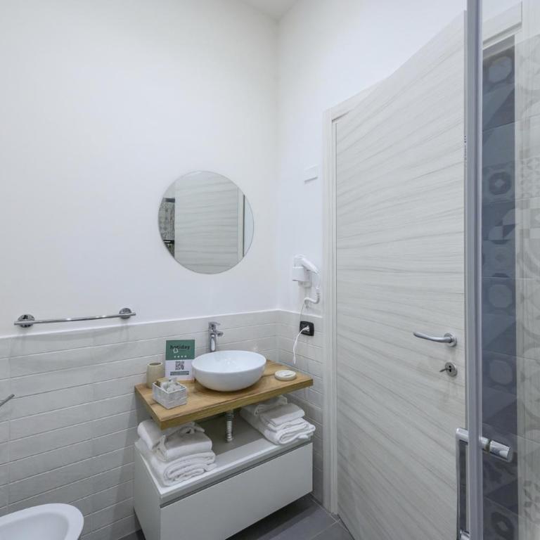 Hotiday Room Collection - Napoli Sant'Arcangelo - Camera Tripla - 12