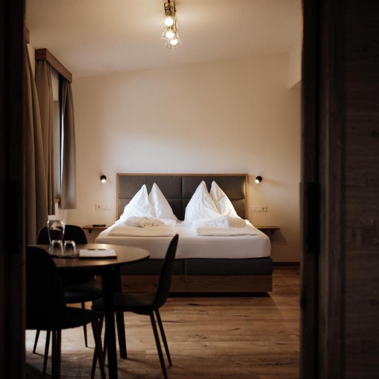 Forstauerwirt - mit Herz und Genuss - Familienzimmer mit Balkon - 3