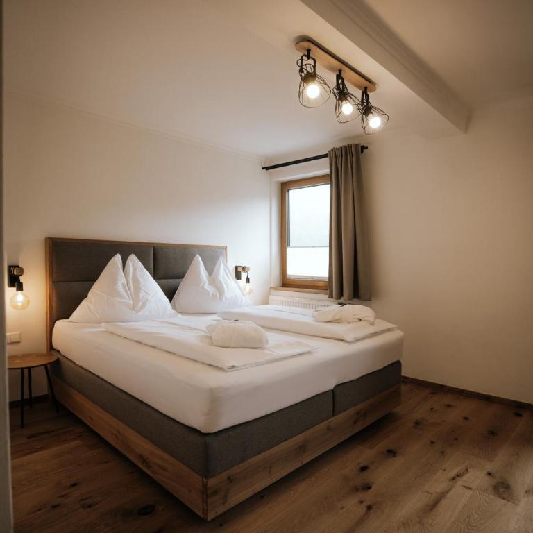Forstauerwirt - mit Herz und Genuss - Doppelzimmer mit Balkon (2 Erwachsene + 1 Kind) - 3