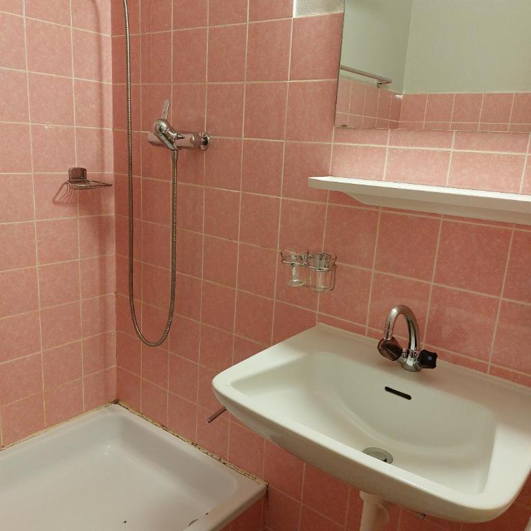B&B Hotel Alpenrösli - Doppelzimmer mit eigenem Bad - 5