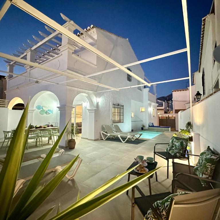 Nerja Paradise Rentals - Villa Calazul - Villa con piscina privada - 1