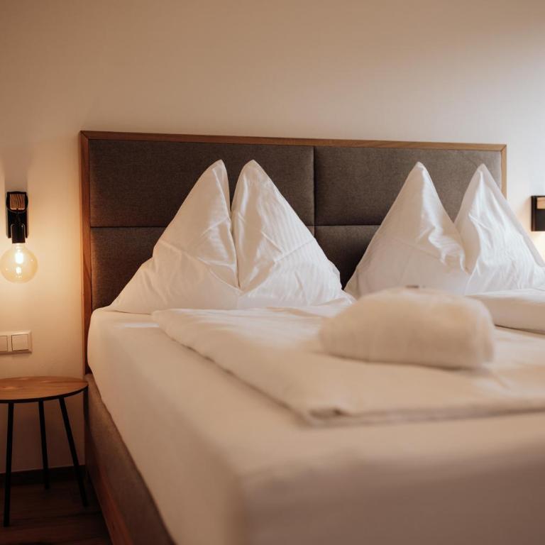 Forstauerwirt - mit Herz und Genuss - Doppelzimmer mit Balkon (2 Erwachsene + 1 Kind) - 6